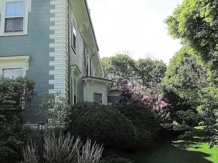 The Hotel Marblehead