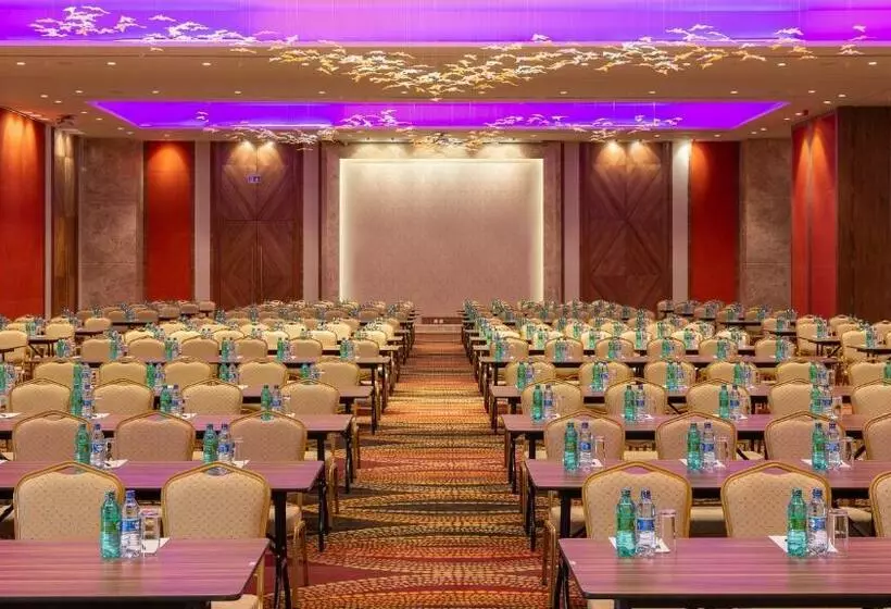 هتل Emara Ole Sereni Nairobi Park View