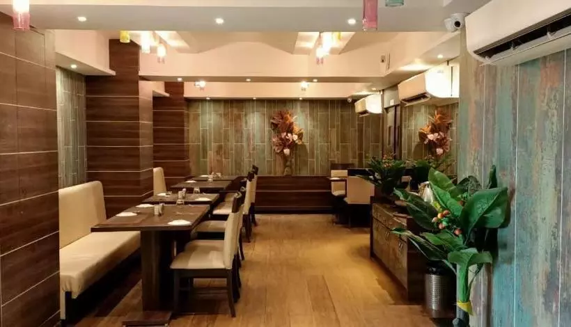 ホテル Ravi Residency