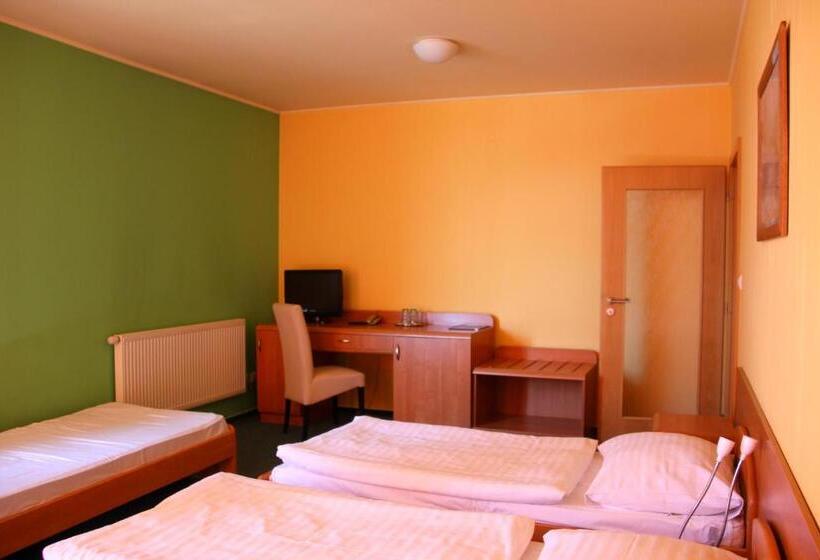 بنسيون Penziónq