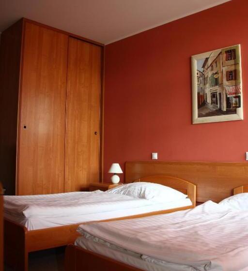 بنسيون Penziónq