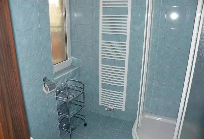 Retkeilymaja Penzion  Leslav