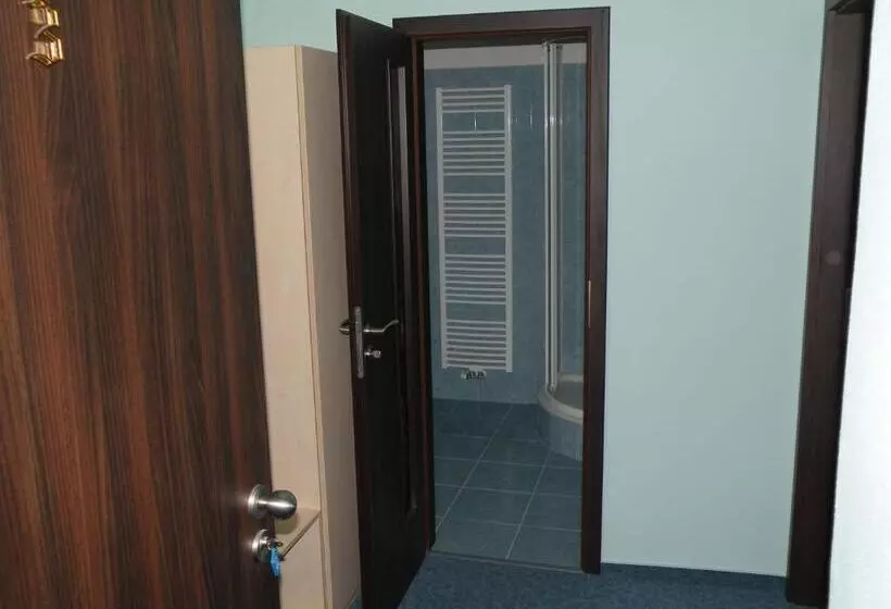 Retkeilymaja Penzion  Leslav