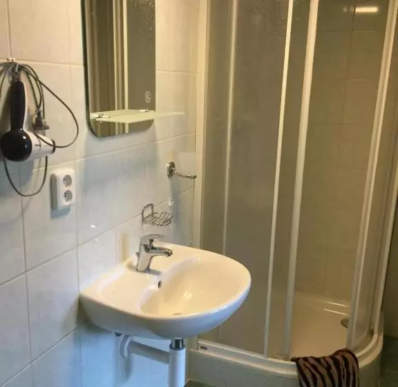 Retkeilymaja Penzion  Leslav