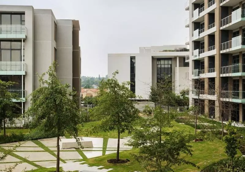 Hotelli The Capital Menlyn Maine Trilogy