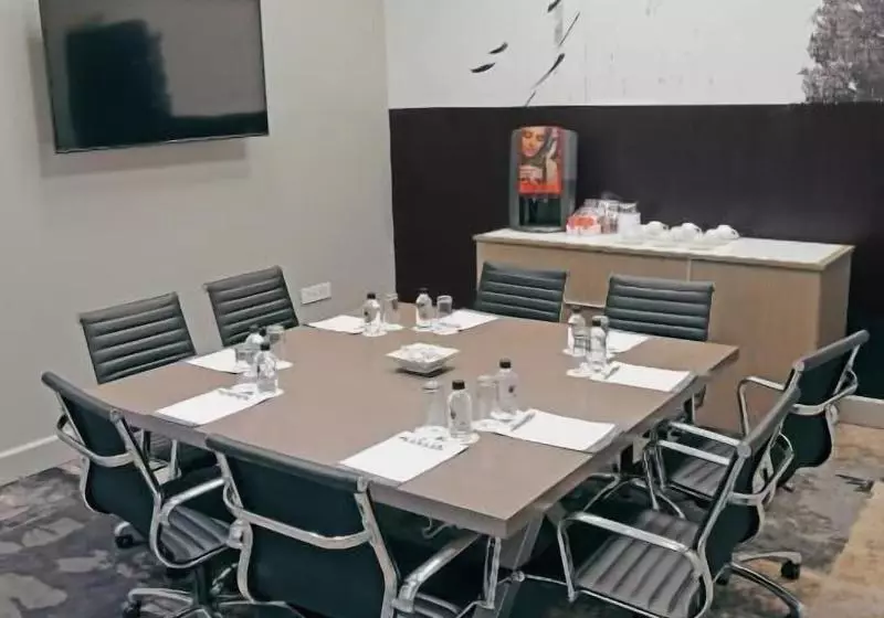 Hotelli The Capital Menlyn Maine Trilogy