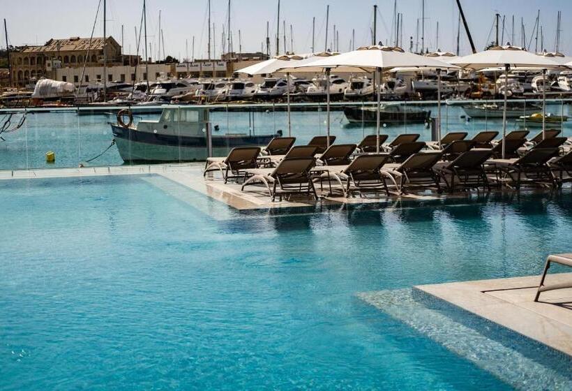 Strand Suites By Neu Collective