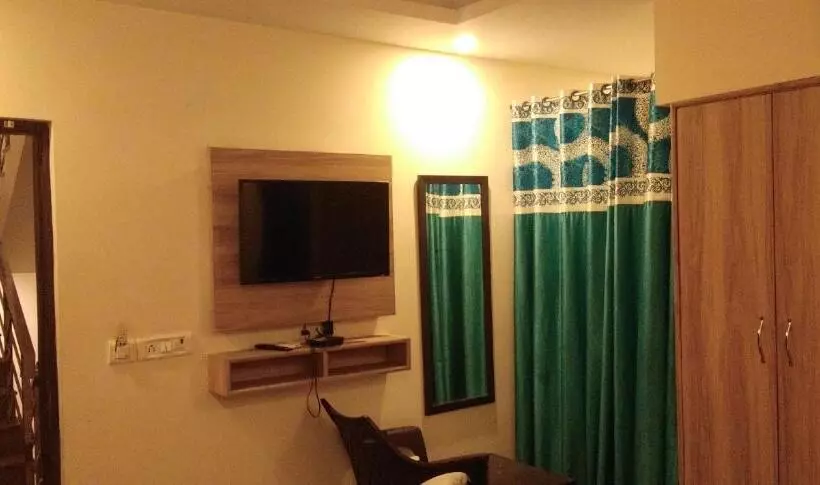 Airport Hotel Golden Bliss Near Delhi Airport