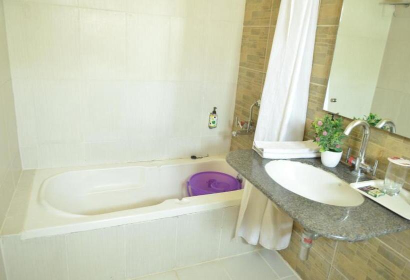 בית מלון כפרי Cubbon Suites   10 Minute Walk To Mg Road, Mg Road Metro And Church Street