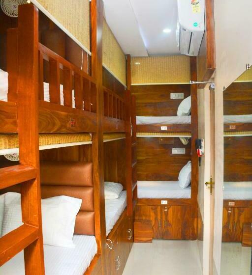 ホテル Nest N Rest   Mumbai