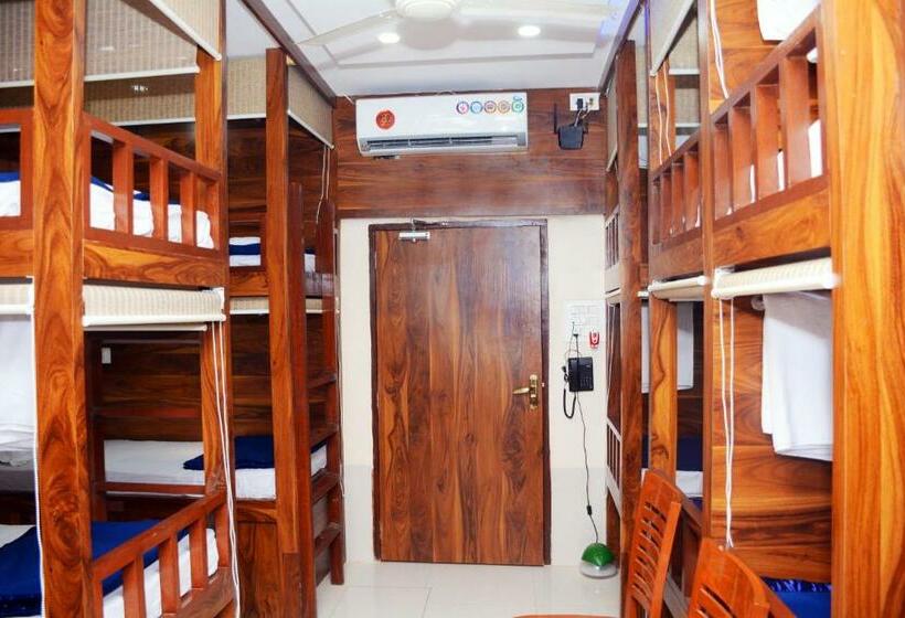 ホテル Nest N Rest   Mumbai