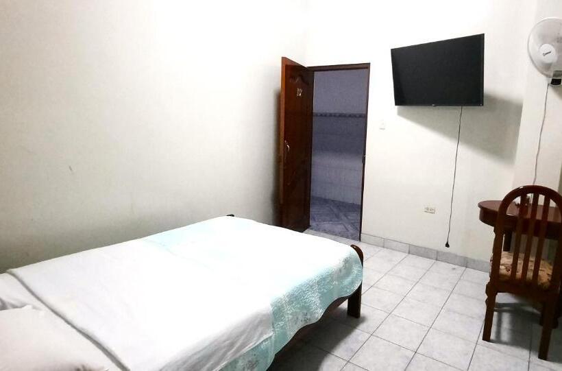 פנסיון Hostal Las Palmeras