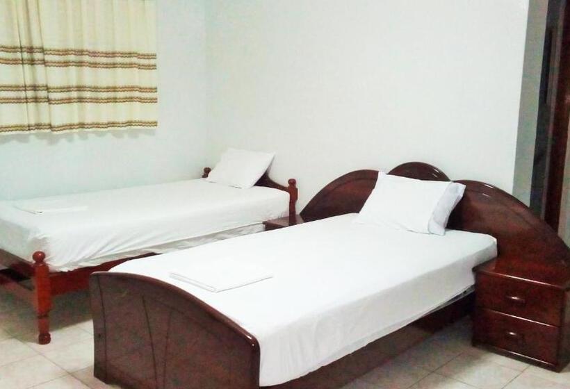 פנסיון Hostal Las Palmeras