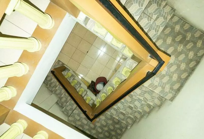 ペンション Reddoorz @ Gatot Subroto Ende