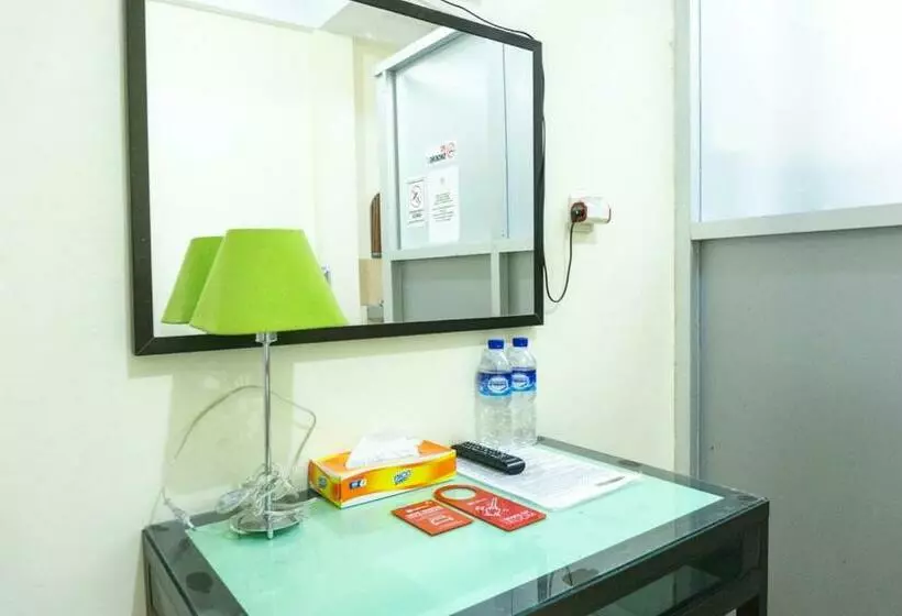 ペンション Reddoorz @ Gatot Subroto Ende