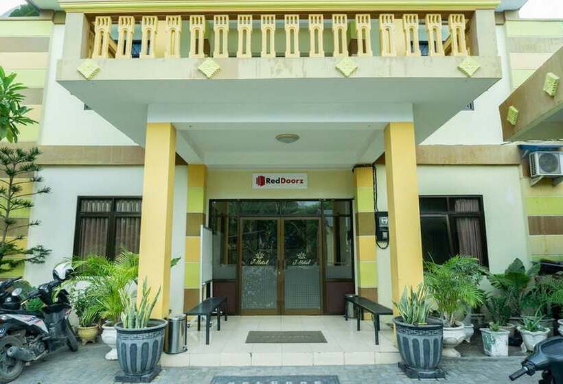 ペンション Reddoorz @ Gatot Subroto Ende