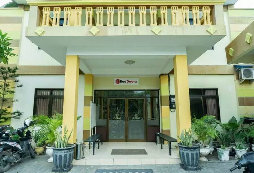 ペンション Reddoorz @ Gatot Subroto Ende