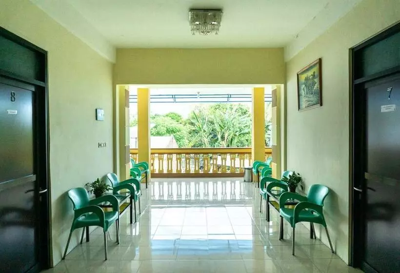 ペンション Reddoorz @ Gatot Subroto Ende