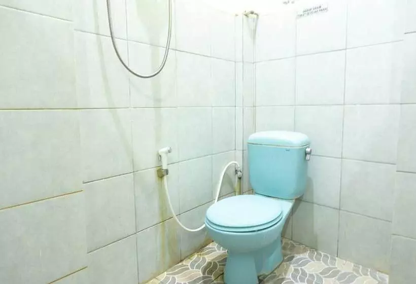 ペンション Reddoorz @ Gatot Subroto Ende