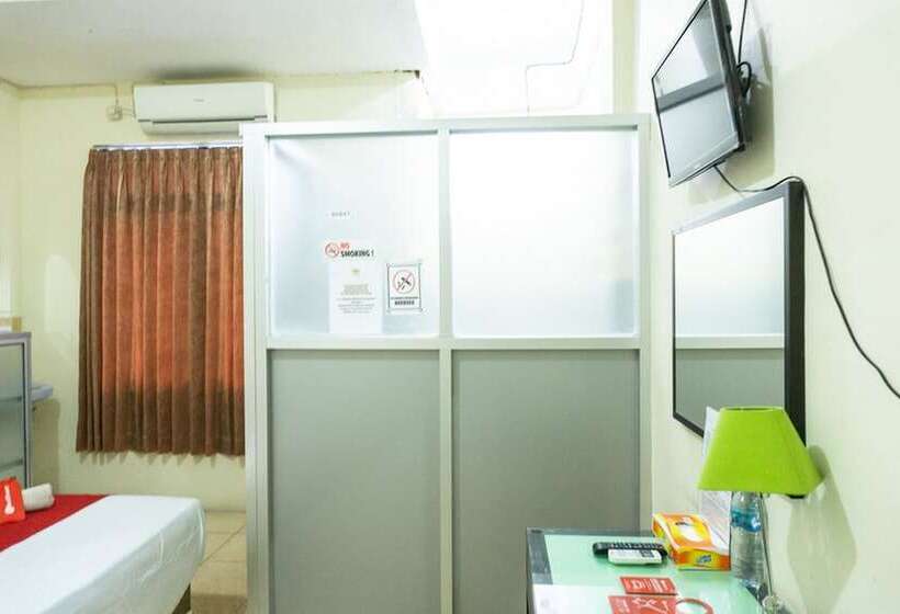 ペンション Reddoorz @ Gatot Subroto Ende