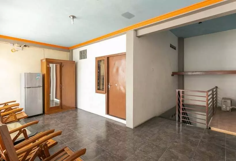 ペンション Reddoorz Syariah Near Stadion Manahan Solo 2