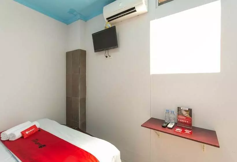 ペンション Reddoorz Syariah Near Stadion Manahan Solo 2