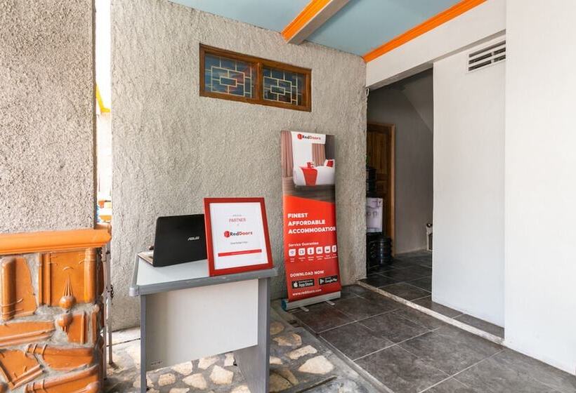 بنسيون Reddoorz Syariah Near Stadion Manahan Solo 2