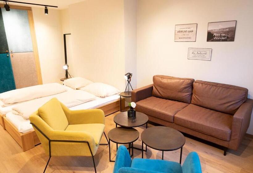 Roomie Alps Design Hostel