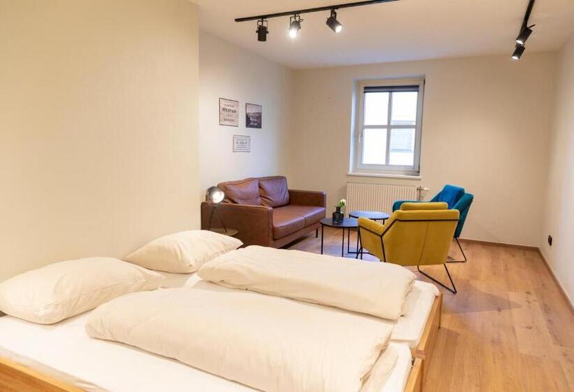 Roomie Alps Design Hostel