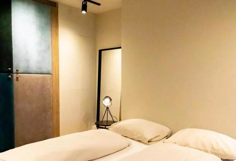 Roomie Alps Design Hostel