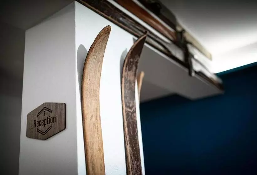 Roomie Alps Design Hostel