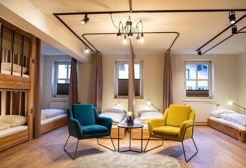 Roomie Alps Design Hostel