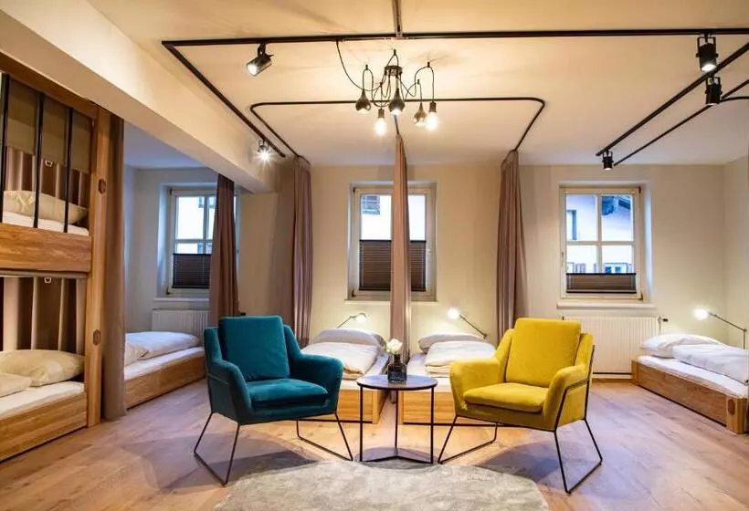 Roomie Alps Design Hostel