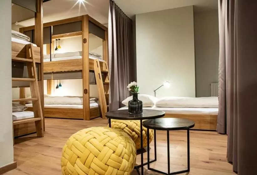 Roomie Alps Design Hostel