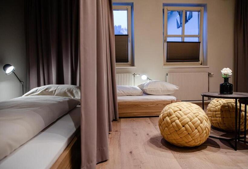 Roomie Alps Design Hostel