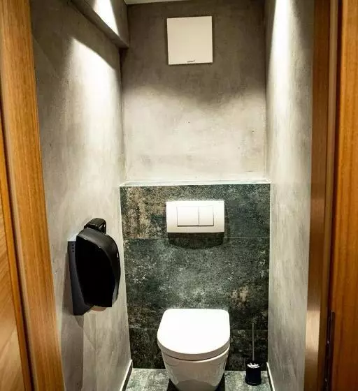 Roomie Alps Design Hostel