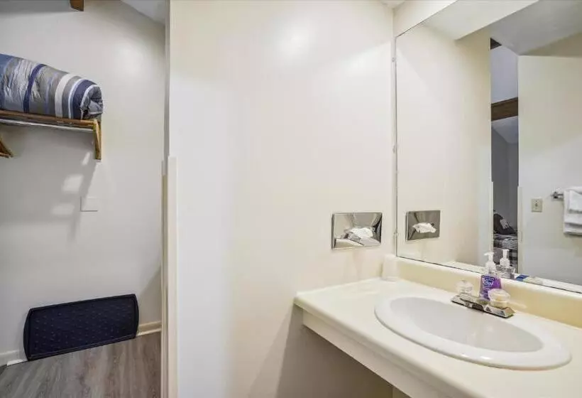 Hotelli Cedarbrook Queen Studio 210