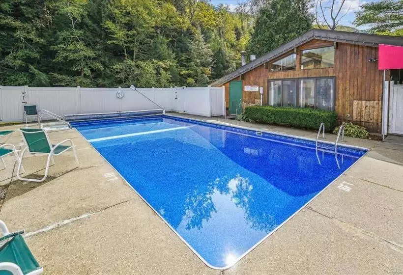 Hotelli Cedarbrook Queen Studio 210