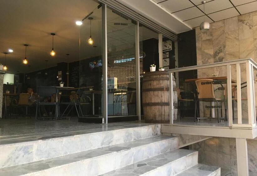 Отель Garden City Boutique