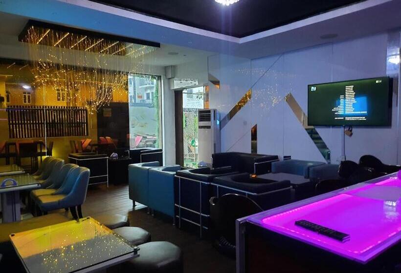 James Court Hotel & Luxury Apartments