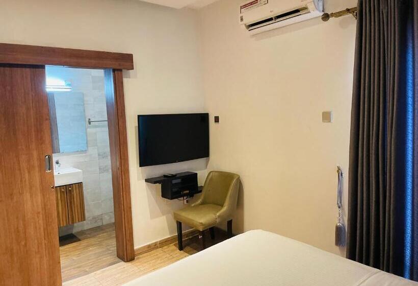 James Court Hotel & Luxury Apartments