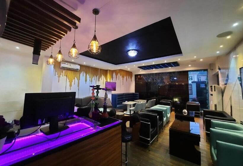 James Court Hotel & Luxury Apartments