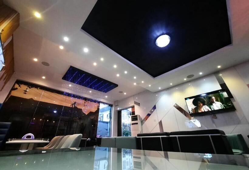 James Court Hotel & Luxury Apartments