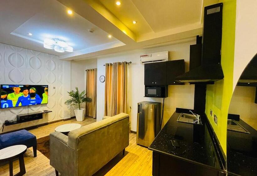 James Court Hotel & Luxury Apartments