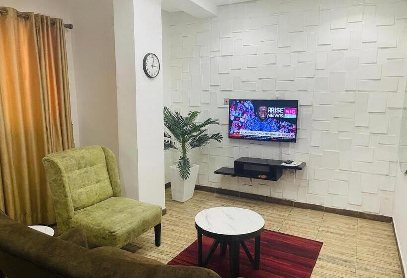 James Court Hotel & Luxury Apartments