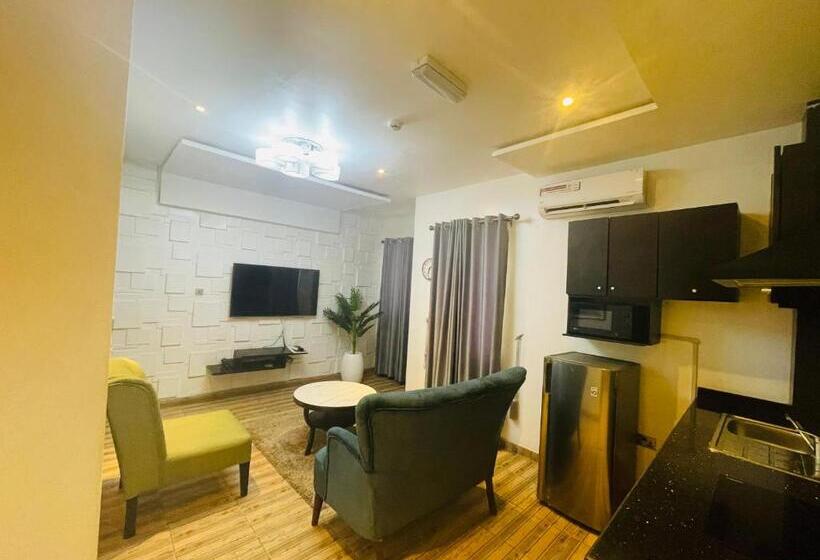 James Court Hotel & Luxury Apartments