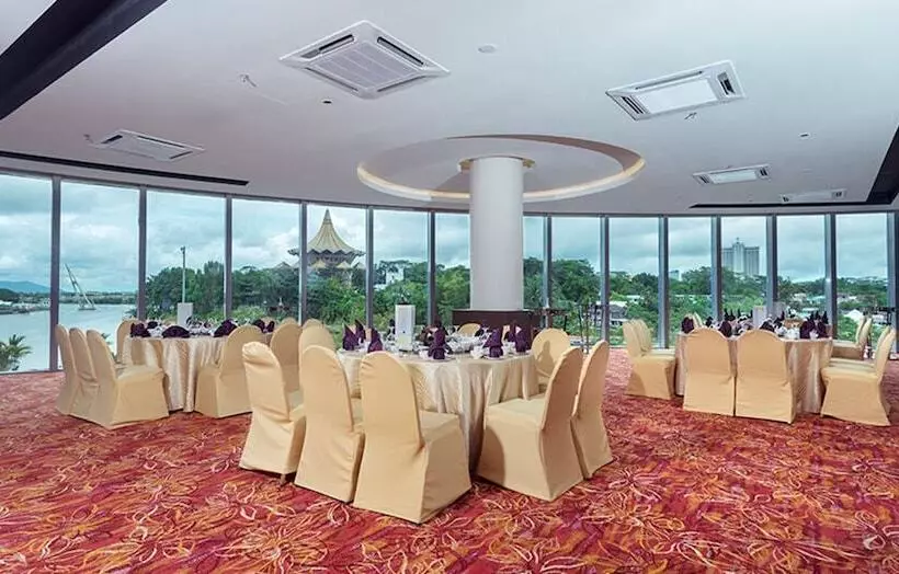 ホテル Astana Wing  Riverside Majestic