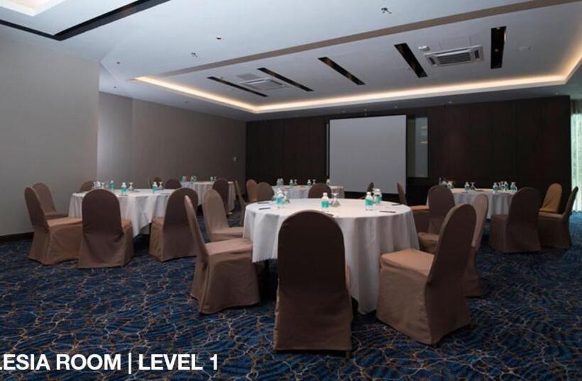 בית מלון כפרי Astana Wing  Riverside Majestic