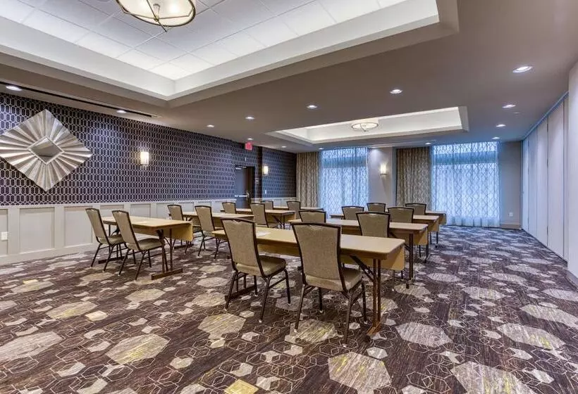 ホテル Drury Inn & Suites Cleveland Beachwood