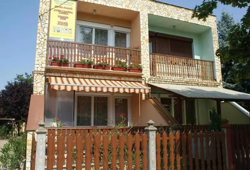 پانسیون Róna Vendégház